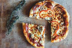 Pizza à la saucisse italienne 